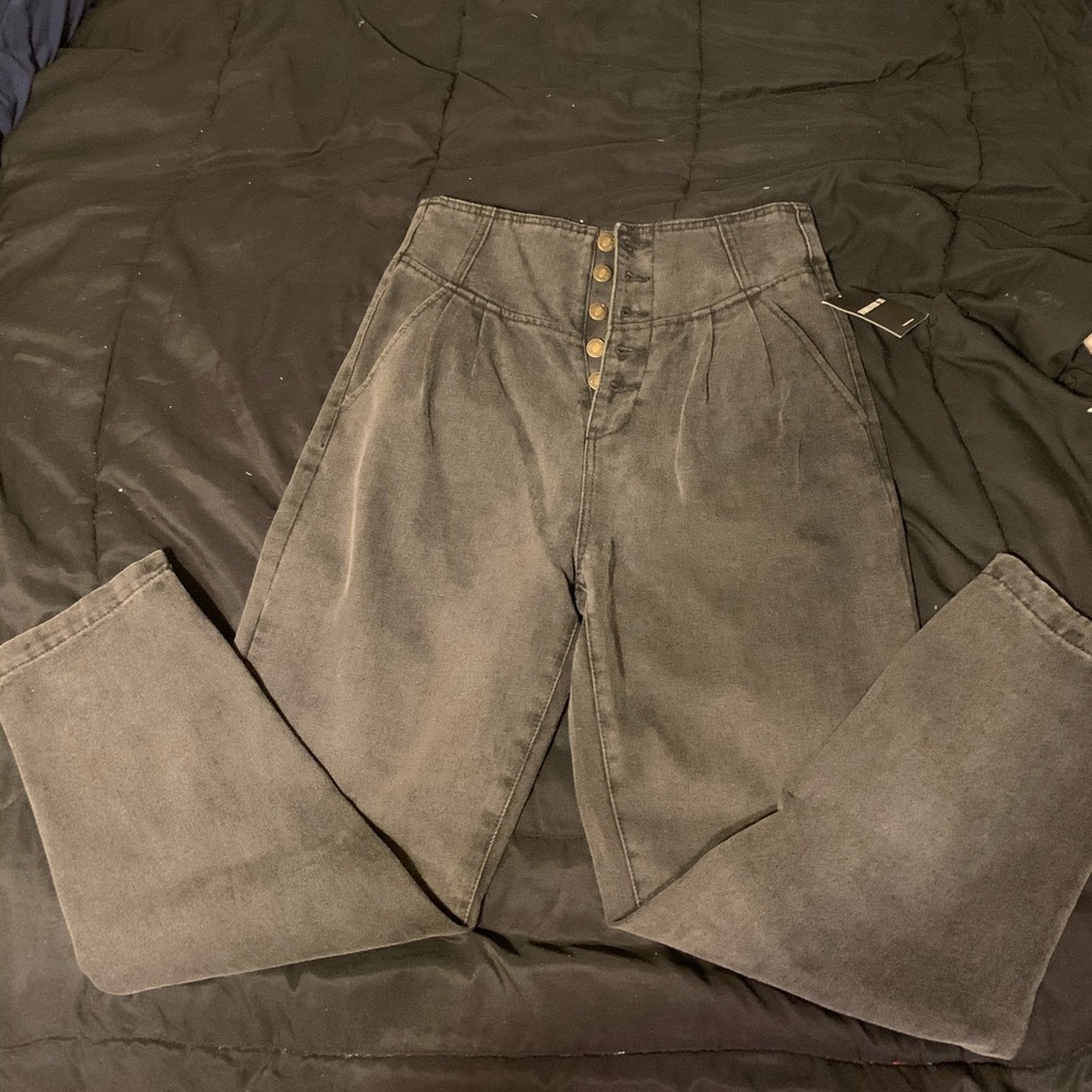 NEW W/ tag.   Forever 21 jeans